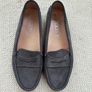 Tod’s women’s size 37 grey suede Gommini driving loafers